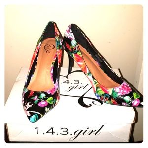 Black Floral Womens Heels size 10